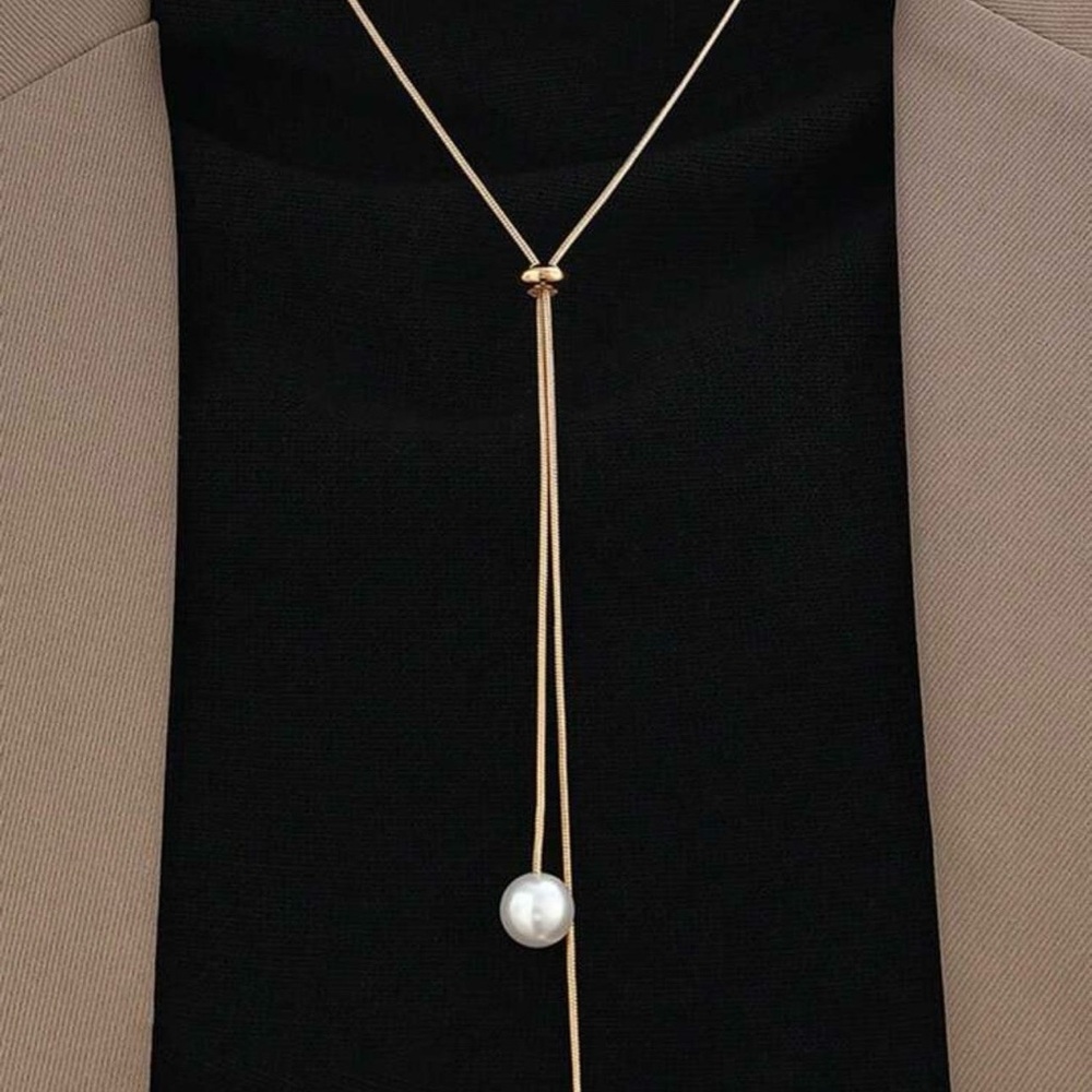 Elegant Gold and Pearl Necklace